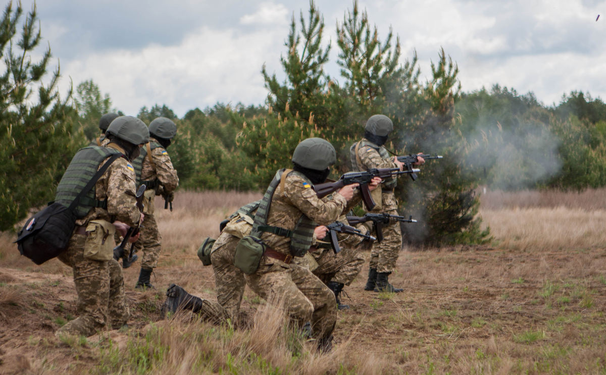 Четыре военных