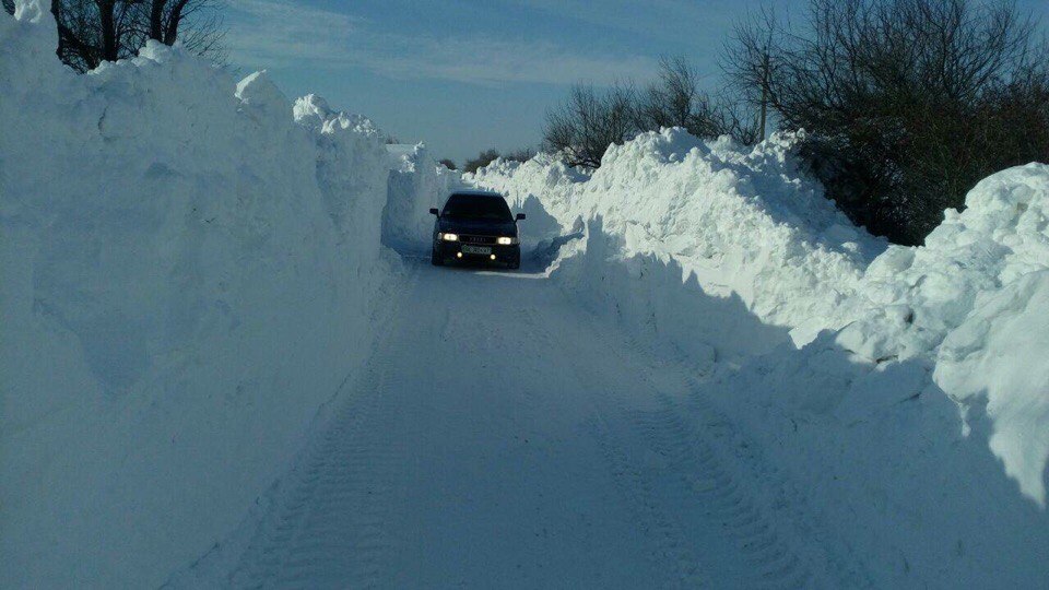 Снежные заносы на дорогах фото